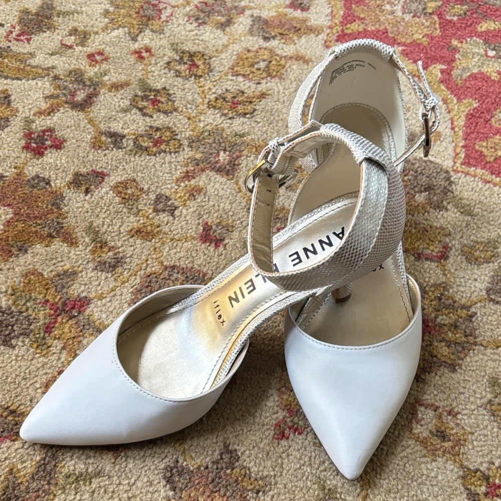 Anne Klein two tone White front/Silver heel  Ankle  Strap Kitten Heels. Sze 8